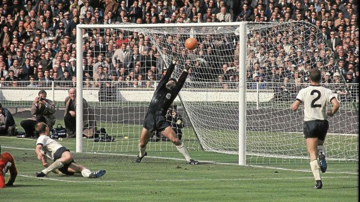 FOTOS HISTORICAS O CHULAS DE FUTBOL - Página 14 ESGrt4cWsAESEda?format=jpg&name=900x900