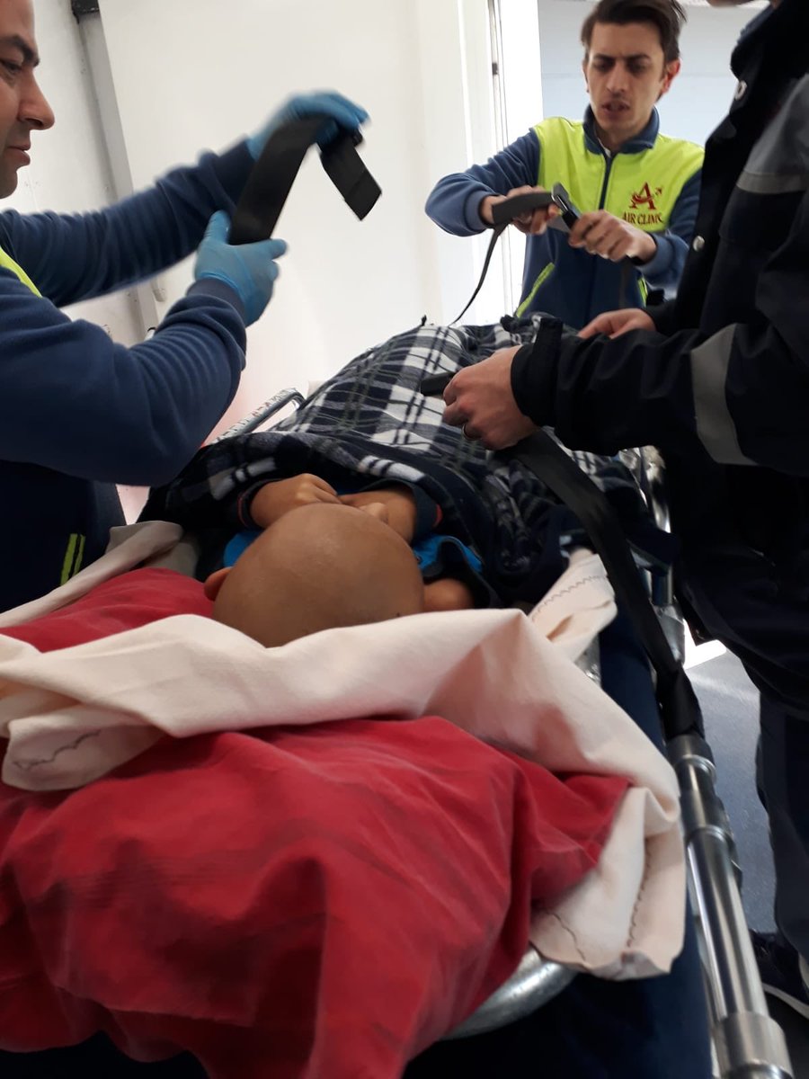 TutsakBebekler's tweet photo. Anne @Zekiye_Atac hanımefendiye 
Pasaport verildikten bir gün sonra tekrar yurtdışı yasağı konuyor. Ahmet zor şartlarda İstanbul’a kadar annesi ile giderken Yurtdışına çıkış yasağı nedeniyle havaalanında kaldılar. 

AhmetiYaşat Türkiye 

https://t.co/nqgeQA8GgZ