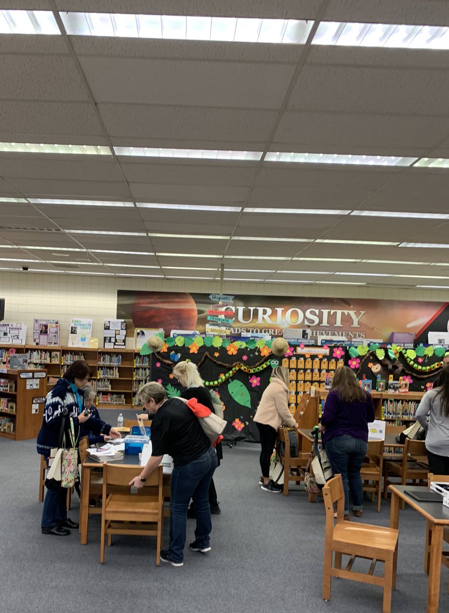 PDStephani's tweet photo. @HernandoSchools letβs take all of that #edcamphernando inspiration and share it with our students! @PdDivas @SHESPRINCIPAL https://t.co/mhkI2I98KI