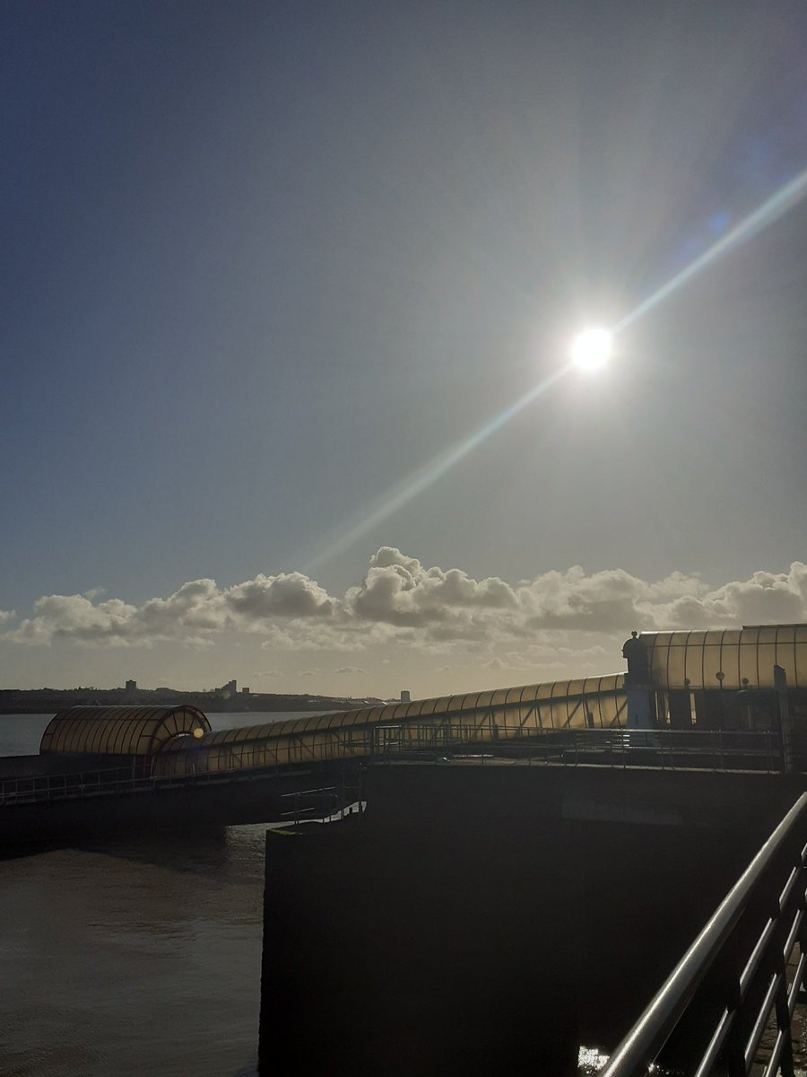 jon_rumley's tweet photo. 😀 Indoor #powerposing #number110 #avaraepowerposing #Dapsoff #Nohat #Balance #Stairs #Oohmycalves #forgettopponmyrun #powerposenottheotherpp #ships #sunbutsomuchwind #acheyleg #almosttonewbrighton #longestruninages @gemboc1 @firsthurdle @AnnCurrie7 @bexius1708 @coolairwarmsun https://t.co/qdhA7bIRHs