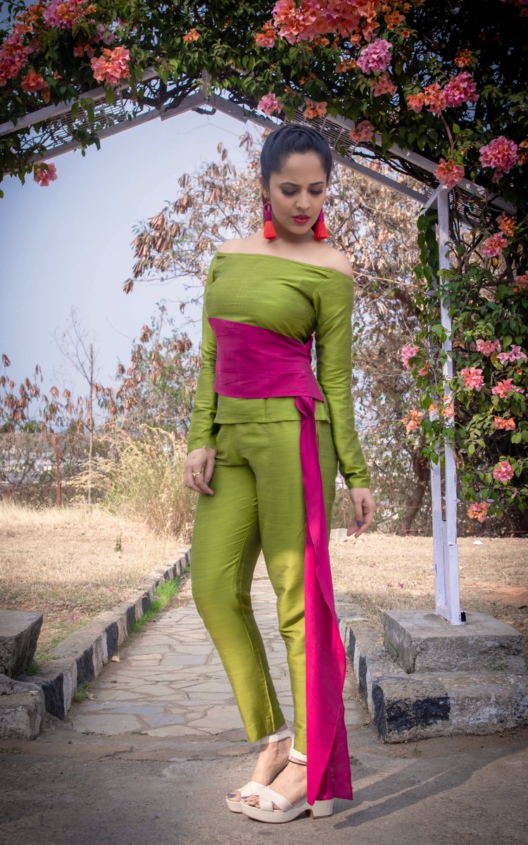 Fridayenter's tweet photo. #AnasuyaXGauri  😍😍

#AnasuyaBharadwaj https://t.co/rPbIwMuHwk
