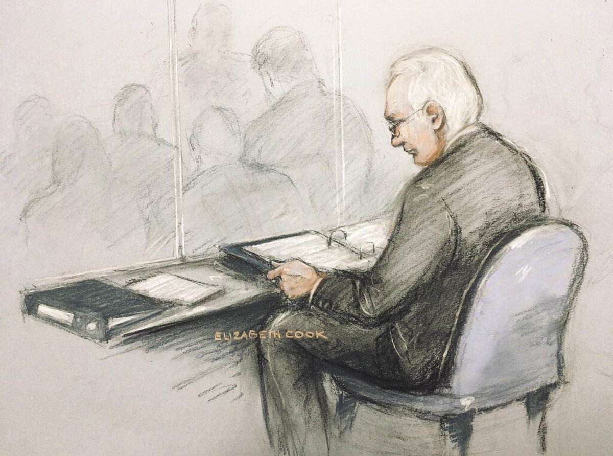 tonet_69's tweet photo. Así están Juzgando a Assange para extraditarlo a su pena de muerte, detrás de un vidrio, sólo, sin abogados... #FreeAssangeCatLove https://t.co/TrpmauD8Ez