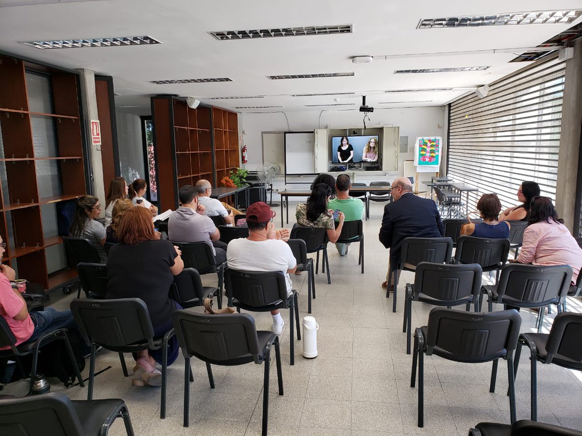 liceo7rivera's tweet photo. Videoconferencia con equipo de @CERESOCES @ces_Uruguay y docentes, equipo dirección @liceo7rivera estudiantes sordos y familia preparando el inicio de una nueva etapa.@PuenteCelsa https://t.co/KO51KoqaKt
