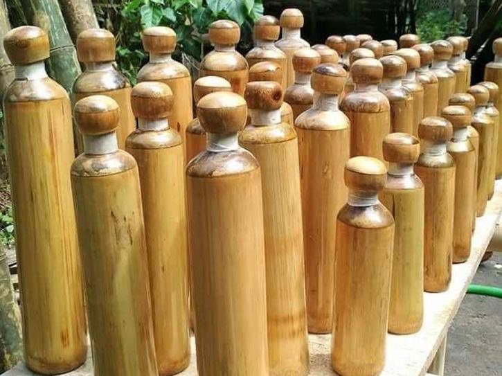 rameshpandeyifs's tweet photo. Lachen, arguably the first town to completely ban packaged drinking water bottles , is introducing bamboo bottles as an alternative in Sikkim. A nature based solution to single use plastic is wonderfully attractive and beautiful. #Bamboo #plasticfree #ClimateChange #GoGreen https://t.co/cuNuBovum1