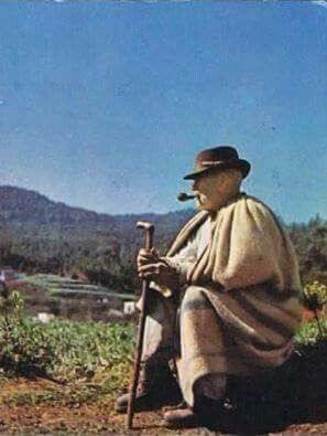 LosCalados's tweet photo. Señor con manta esperancera y cachimba. Año y autor desconocido.
#fotosantiguas #fotoscanarias #fotostenerife #tenerifeenelrecuerdo https://t.co/B6jWRtBtUH