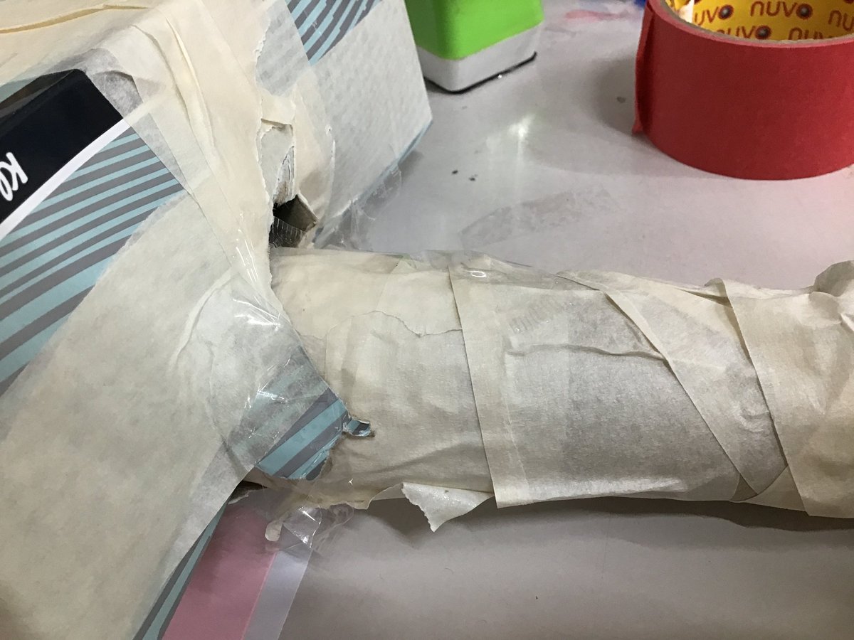 beckycarlzon's tweet image. This awesome learner. &quot;I tried 2 different ways of joining the ends of my double lightsaber. The one with the tabs is more secure than making a hole. I think I&apos;ll use this next time.&quot;
THIS is child-led #challenginglearning. This is what it&apos;s all about.
#eyfsrocks
#learningpower