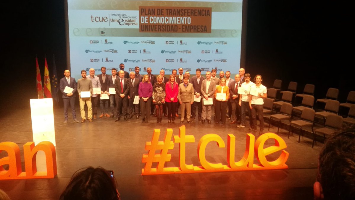 PC_UVa's tweet photo. Fotos de todos los galardonados de los Premios de los concursos del #PlanTCUE: ‘Desafío universidad-empresa’ e ‘Iniciativa Campus Emprendedor’ en su edición de 2019. 

Enhorabuena a resto de universidades premiadas. Juntos sumamos 😊 #TCUE https://t.co/w4ZuBBswEI
