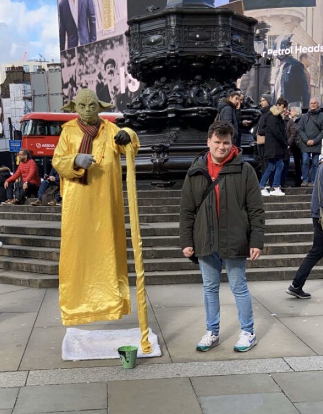 _MockingBirdd_'s tweet photo. Yoda and Chewbacca SPOTTED in London city centre https://t.co/pumn81BWkV
