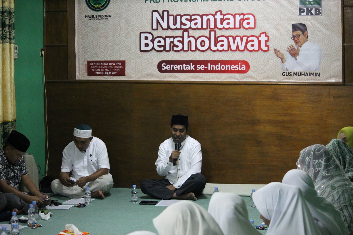 pkb_malut's tweet photo. Dengan berniat menambah kecintaan kepada Allah SWT dan Rasulullah SAW, Para Ulama, Para Sholihin, Para Wali Allah. Dengan niatan dihindarkan dari segala bahaya yang mengancam bangsa dan negara Indonesia tercinta.
#NusantaraBersholawat https://t.co/ATaZ5hQjQt