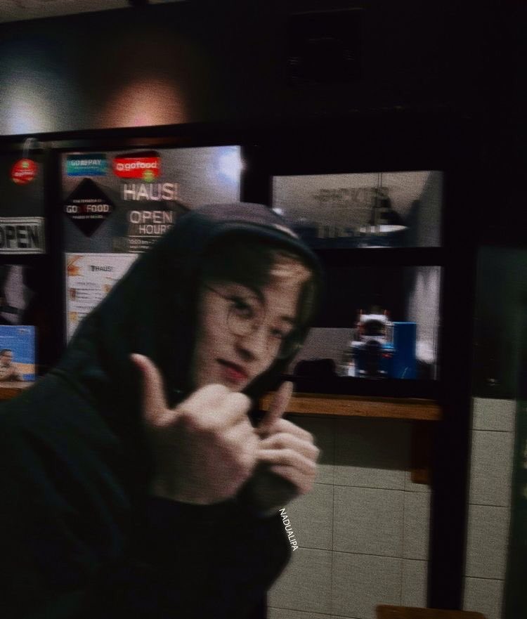 ดูจากหน้าแล้ว พี่มอสเมลเมาแล้วแน่ๆ