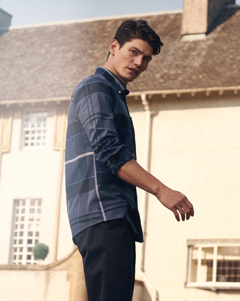 thefashionisto's tweet photo. #SamWay Heads Outdoors in #Barbour Spring '20 Tartan Collection #SS20 @Barbour https://t.co/6cTgTgbN2p https://t.co/4KiZsw6FD2