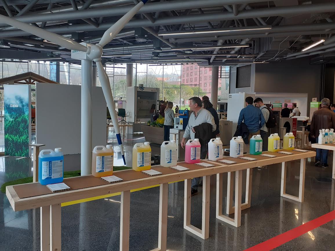 BizkaiaEmpresa's tweet photo. Muy interesante la exposición “20 años de #ecodiseño made in Euskadi”, que #BEMBasqueCountry2020 ha presentado en @Euskalduna_eus
130 productos, 98 empresas y, de un vistazo, la evidencia de que el compromiso con la #sostenibilidad es serio, y un reto continuo y estimulante. https://t.co/qeTlmy614W