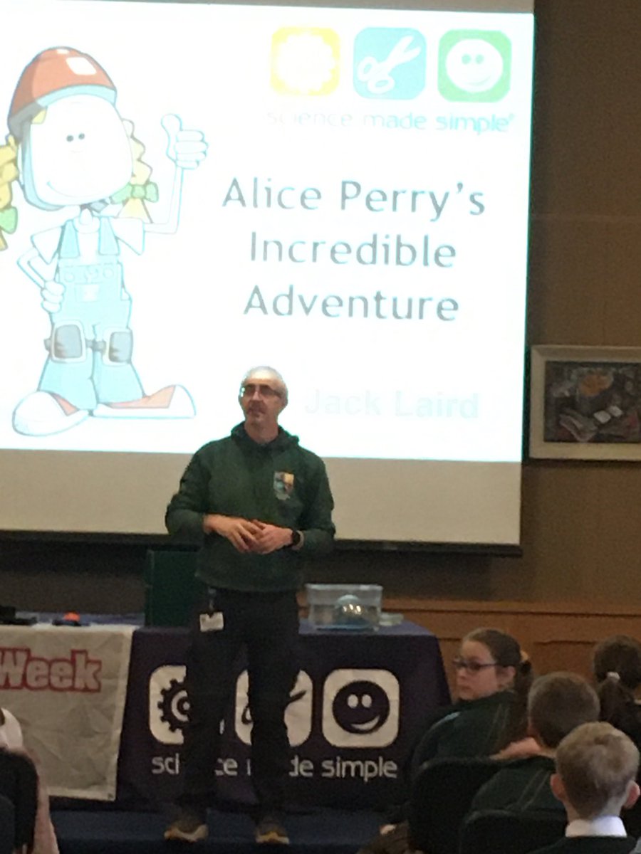 MaynoothCAO's tweet image. Full house again for another ⁦@MaynoothUni⁩ #EngineersWeek 2020 programme of events organised by ⁦@MaynoothEEng⁩ &amp;amp; STEPS ⁦@EngineerIreland⁩ Thanks to ⁦@talksciencejack⁩ &amp;amp; ⁦@scimadesimple⁩ for inspiring our future #Engineers, we’re in safe hands!