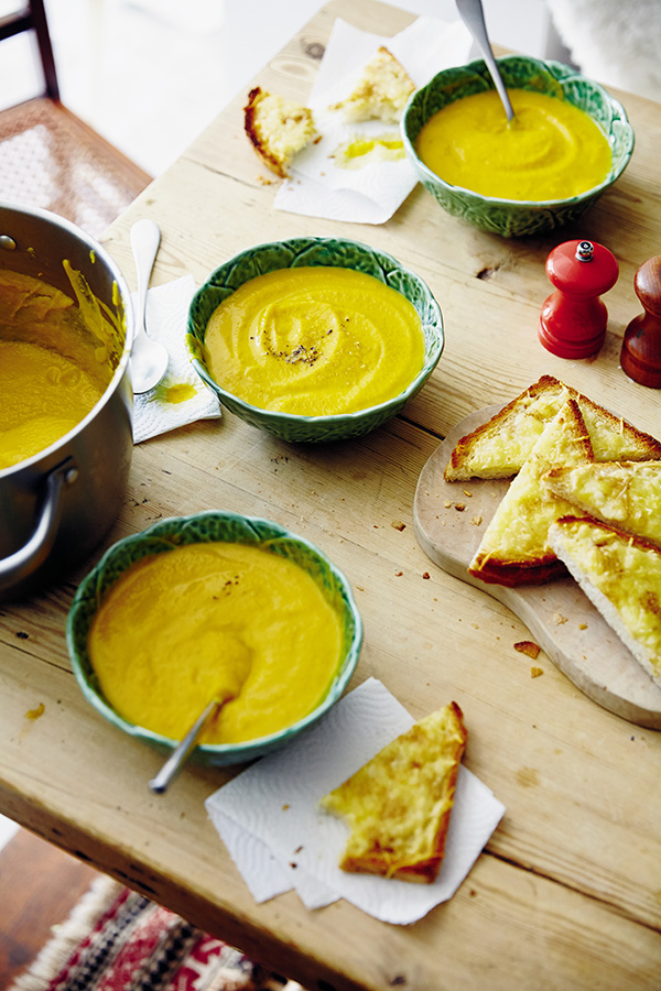 YOUMagSocial's tweet photo. #TableManners: @marmite carrot soup recipe with a side of, you guessed it, cheese and marmite on toast https://t.co/gerQ2NQStC https://t.co/BTQYDQ5CDe