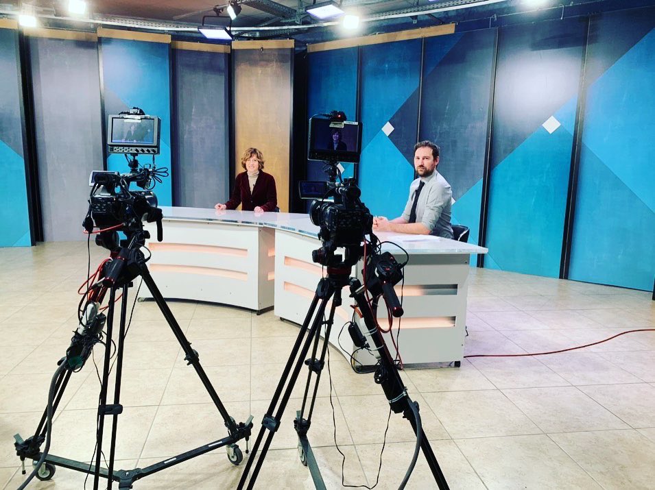caterinabini's tweet photo. Nel tardo pomeriggio sarò ospite della trasmissione Telegram di @TeleIride, canale 96 del digitale terrestre.

Se vi va di seguirmi, vi aspetto alle 19.35! https://t.co/IF0MuFnOTf