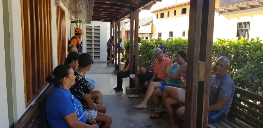 ivsslosroques's tweet photo. #DeInterés en este momento Ambulatorio Petra María Marcano Jornada de Diagnóstico Visual en alianza #IVSS @AzulVenezuela @misionmilagro https://t.co/fvKlFUs4eK