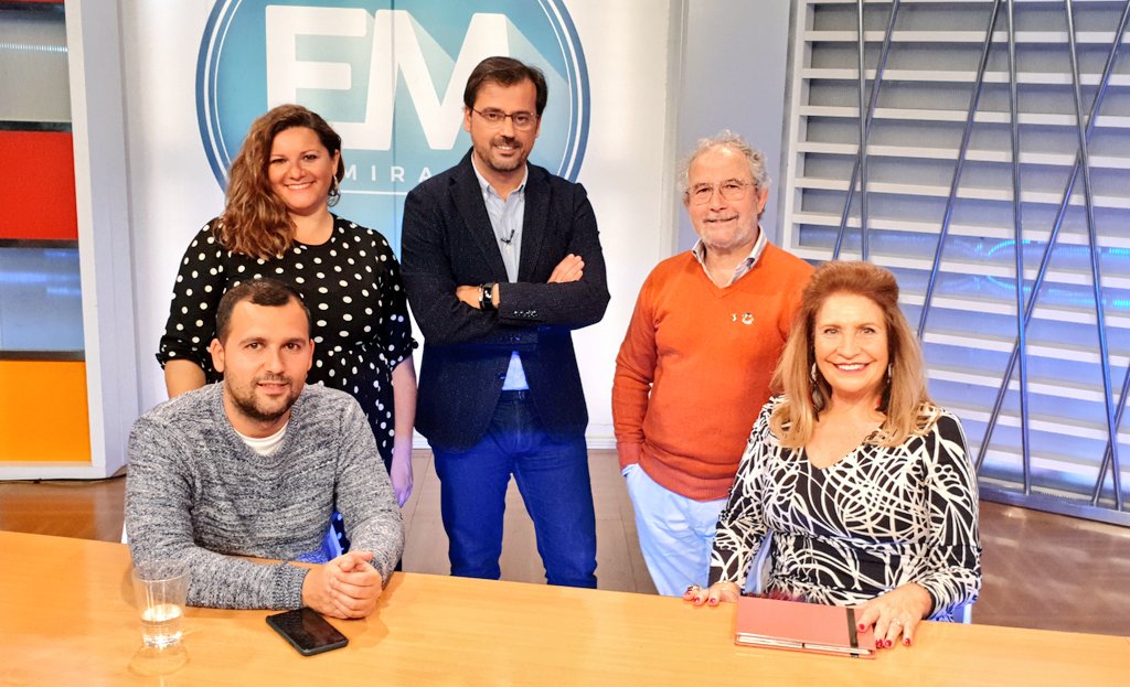 Estrenamos semana y mes en #TertuliadelMirador con Mercedes Amézaga, José M Esteban, Rafael Burgal y Pepa Díaz
hablando de #Cádiz y balance #Carnaval2020; del #COAC2020 y #turismo; #DiaDeAndalucia, #28f40años y banderas; de #Politica, descarte #Torrot y empresas... y más temas