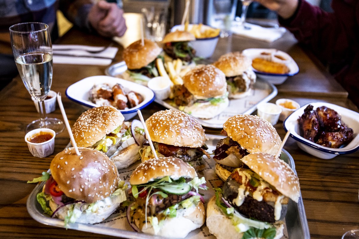 Did you go to Bottomless Burger Club in February? In case you wondered, here's what a typical table looks like 😍 tickets are on sale now for March, April and May before it takes a summer break 🌞 Bristol only, tickets available on our website 🎟️ burgertheory.co.uk/bottomless-bur… #bristol