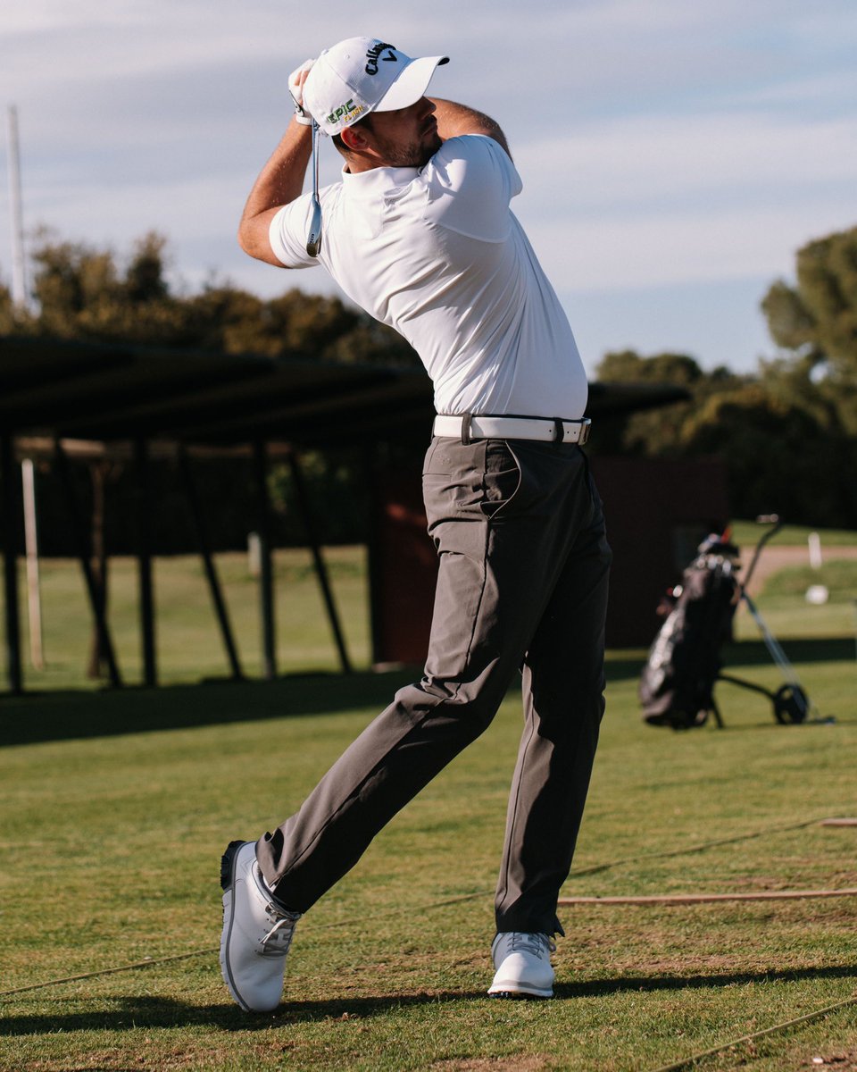 ApparelCallaway's tweet photo. Improve your game with SWING TECH™. Now featured in a wider range of styles, giving you less restriction and more movement on every swing. #swingtech https://t.co/cDeq3hkHbN