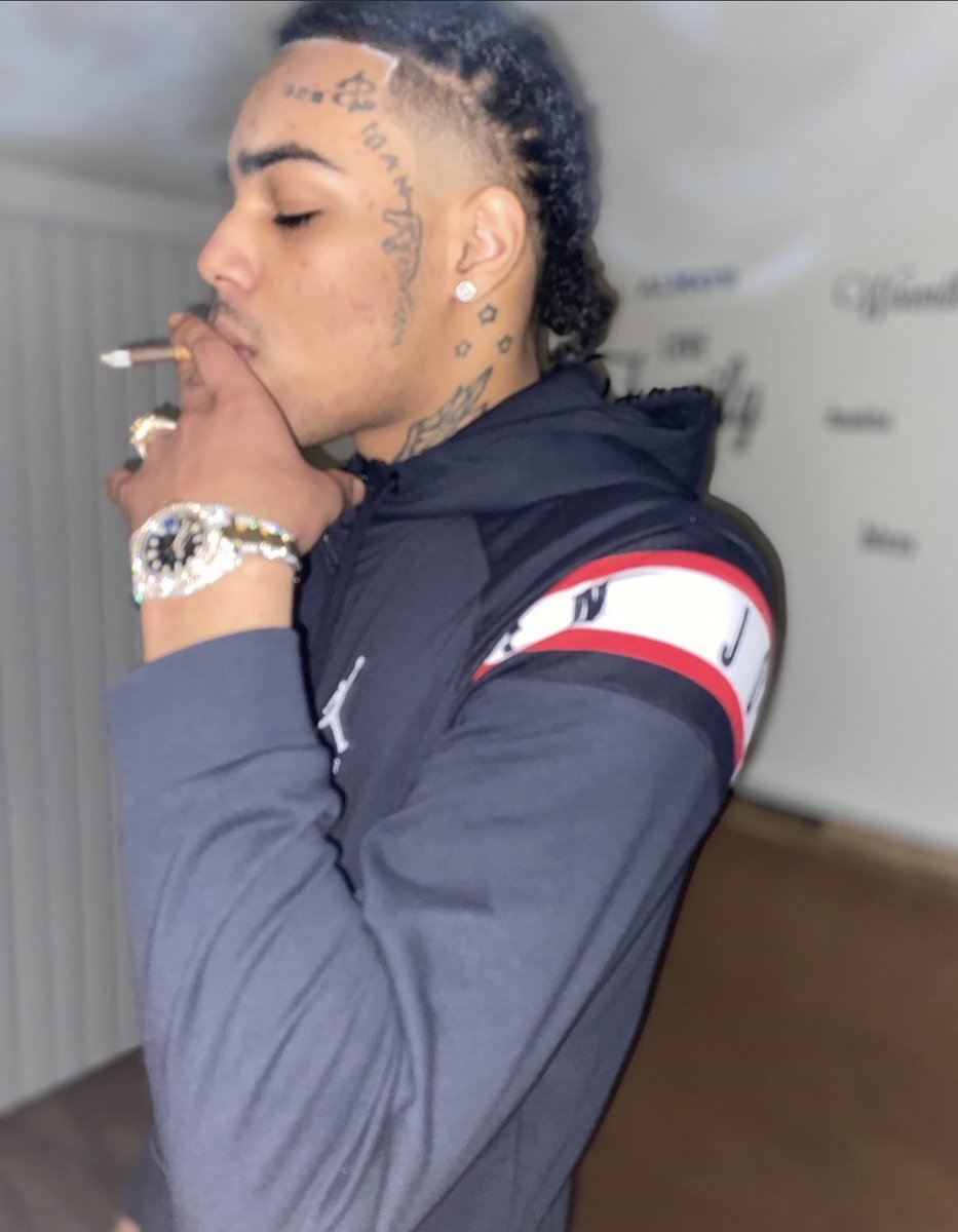 iou_ta's tweet photo. Take all the money jewelry n fame I’ll still be that nigga🥶💙 https://t.co/HpL2NTytBG