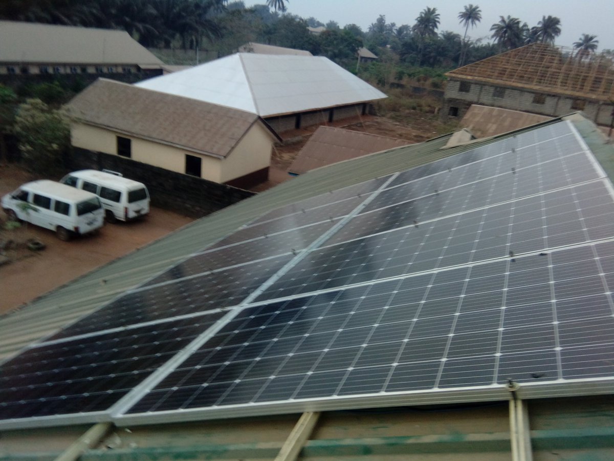 GreenIconSystem's tweet image. Another client satisfied... Another promise kept.

This is 3kW Solar Energy to power the house...

Call or chat us today to have your own constant electric.

08107010157

greeniconsystems.com.ng