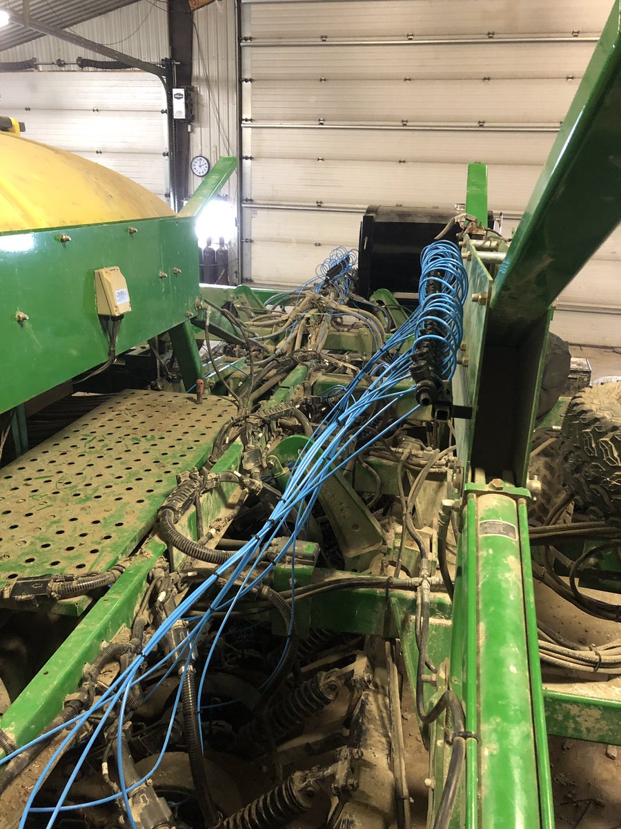 All ready for this season, custom liquid fertilizer setup to assist with even seed depth on the wings. Thanks <a href="/BradNicholson4/">Brad Nicholson</a> <a href="/alpinepfl/">ALPINE</a>
