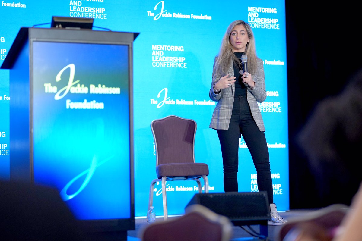 JRFoundation's tweet photo. The Class of 2021 indulged in the fundamentals of social media etiquette thanks to experts at @LinkedIn. Scholars learned how to attract employers, connect to new job opportunities, and grow their professional networking skills through a great LinkedIn profile. #JRFeffect #JRF https://t.co/VKqz2mQcHH