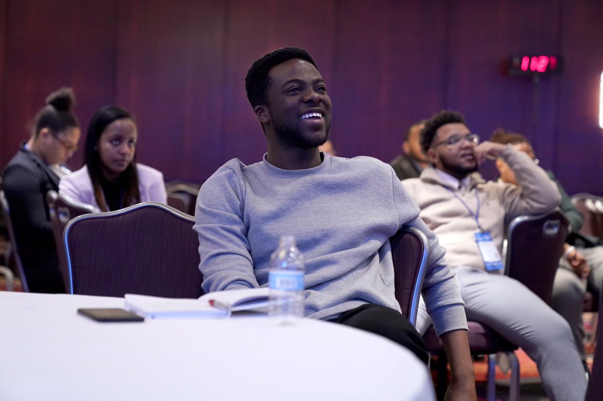 JRFoundation's tweet photo. The Class of 2021 indulged in the fundamentals of social media etiquette thanks to experts at @LinkedIn. Scholars learned how to attract employers, connect to new job opportunities, and grow their professional networking skills through a great LinkedIn profile. #JRFeffect #JRF https://t.co/VKqz2mQcHH