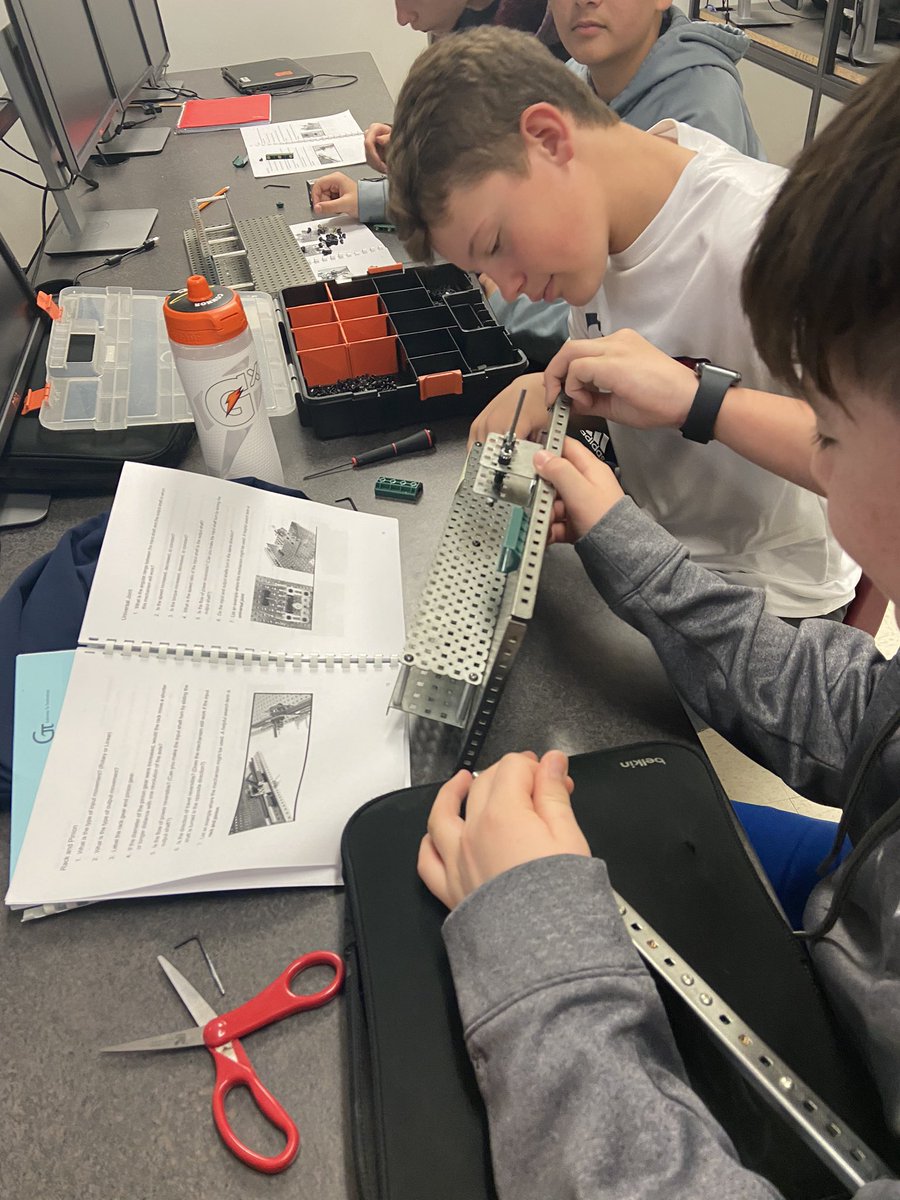 brandon_evans2's tweet photo. Students in PLTW building a rack and pinion. Having to make adjustments along the way to complete each task. #handsonlearing #thisisWMS @LeanderISD_CTE https://t.co/3N6PEFgWWc