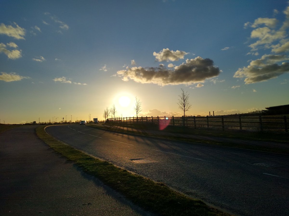 MackemVictoria's tweet photo. No filter required just a beautiful evening to kick of the @runningworldcup training #ifindoubtrun #runtillithurts #runningmakesmehappy #VRWC #everyruncounts https://t.co/VbnISAEWg2