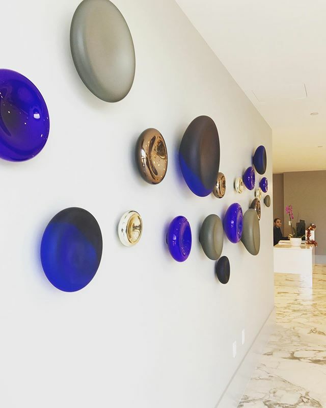 soffi__studio's tweet photo. We love the use of deep blue in this lobby installation! #wallcells .
.
.
#interiordetails #luxurydecor #luxurydesign #interioraccessories #glasssculpture #sculpturaldecor #interiorjewelry  #design #interiorinspiration #interiorstyling #canadamade #canad… https://t.co/X6wdRd2GuL https://t.co/IXHHTJAhgX