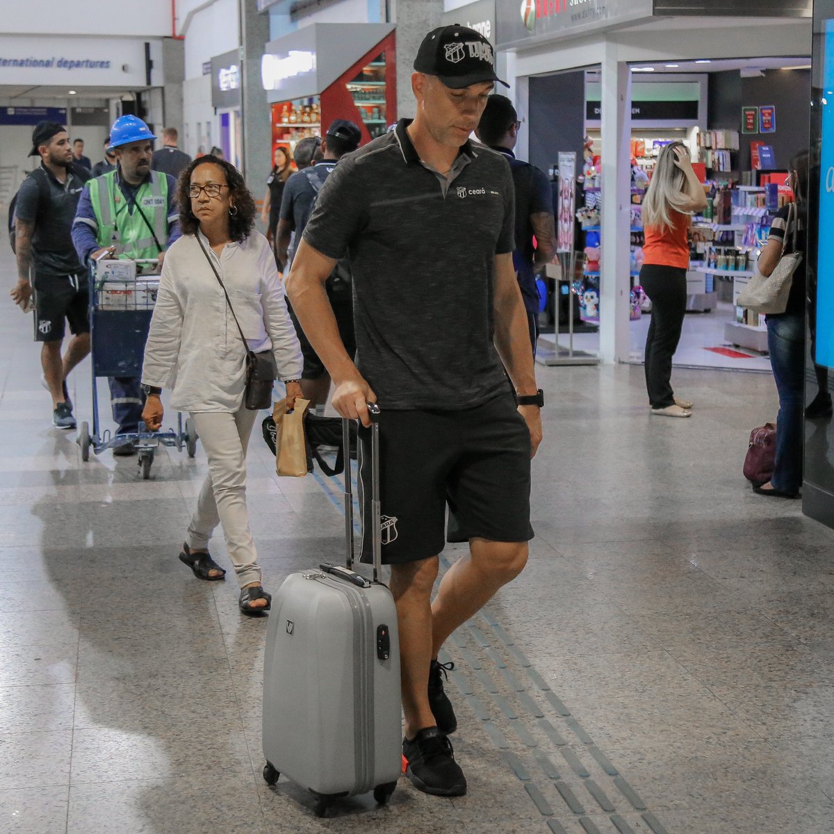 CearaSC's tweet photo. 🛫 Próxima parada: Piauí! ⚫️⚪️

📸 Felipe Santos / https://t.co/pkR6Askrn8
#CearáSC #VOZÃO https://t.co/BiMG8ansEj