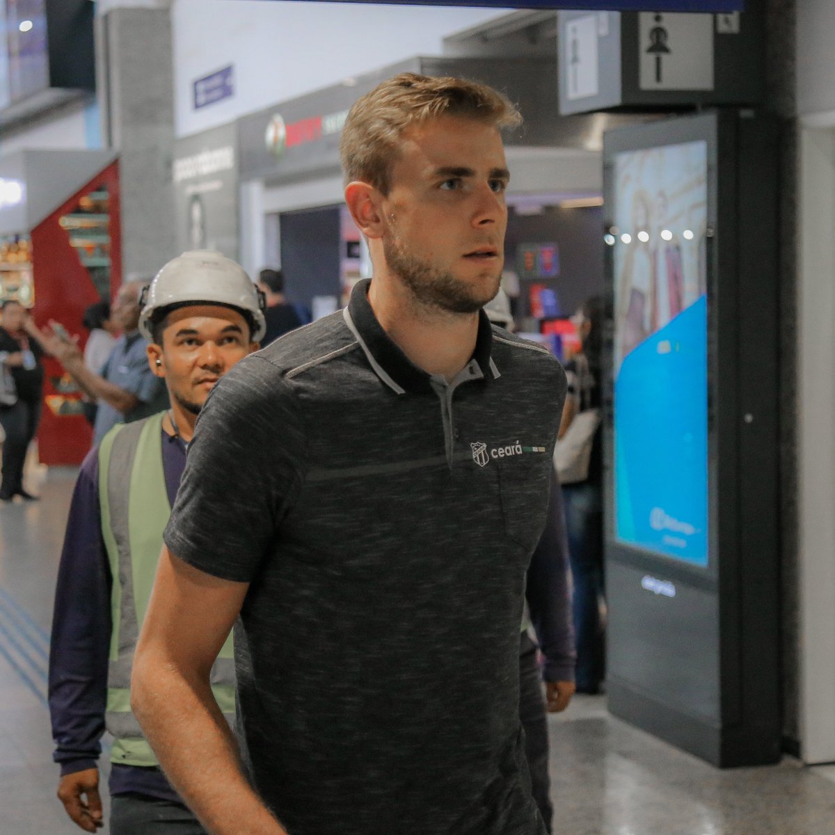 CearaSC's tweet photo. 🛫 Próxima parada: Piauí! ⚫️⚪️

📸 Felipe Santos / https://t.co/pkR6Askrn8
#CearáSC #VOZÃO https://t.co/BiMG8ansEj