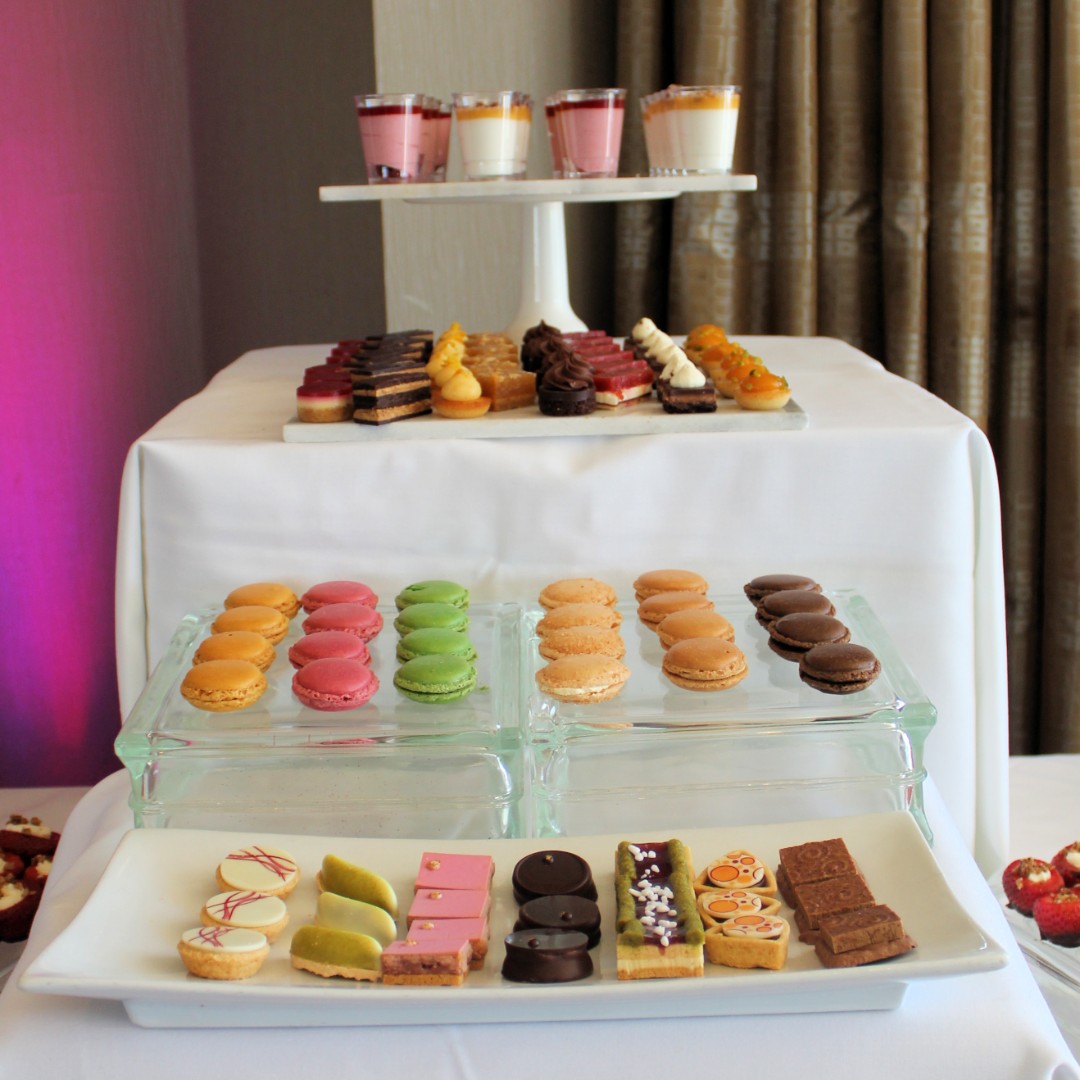CrownePlazaKC's tweet photo. Who doesn't love a sweet start to the week?
#kcmo #kansascity #dessert #kcevents #kceventspace #eventspace https://t.co/fdRFYYbMHG
