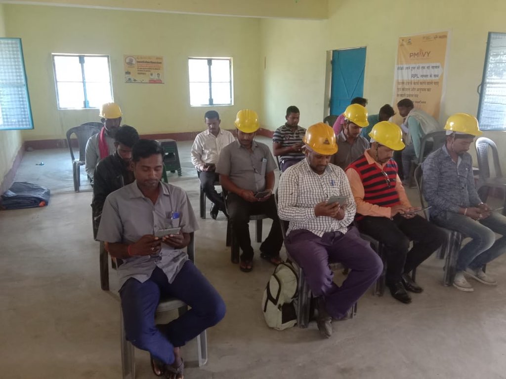 JKSB479's tweet photo. Assessment of RPL Dumper Operator at Chamgada Barkagaon Hazaribagh  Jharkhand under @MiningSSC . Training by JKSB ( Jan Kalyan Samiti Bikramganj) @DrMNPandeyMP @RajKSinghIndia @MSDESkillIndia @NSDCINDIA @Skill_Abhi_NSDC #RPL https://t.co/hpWiqxFtwe