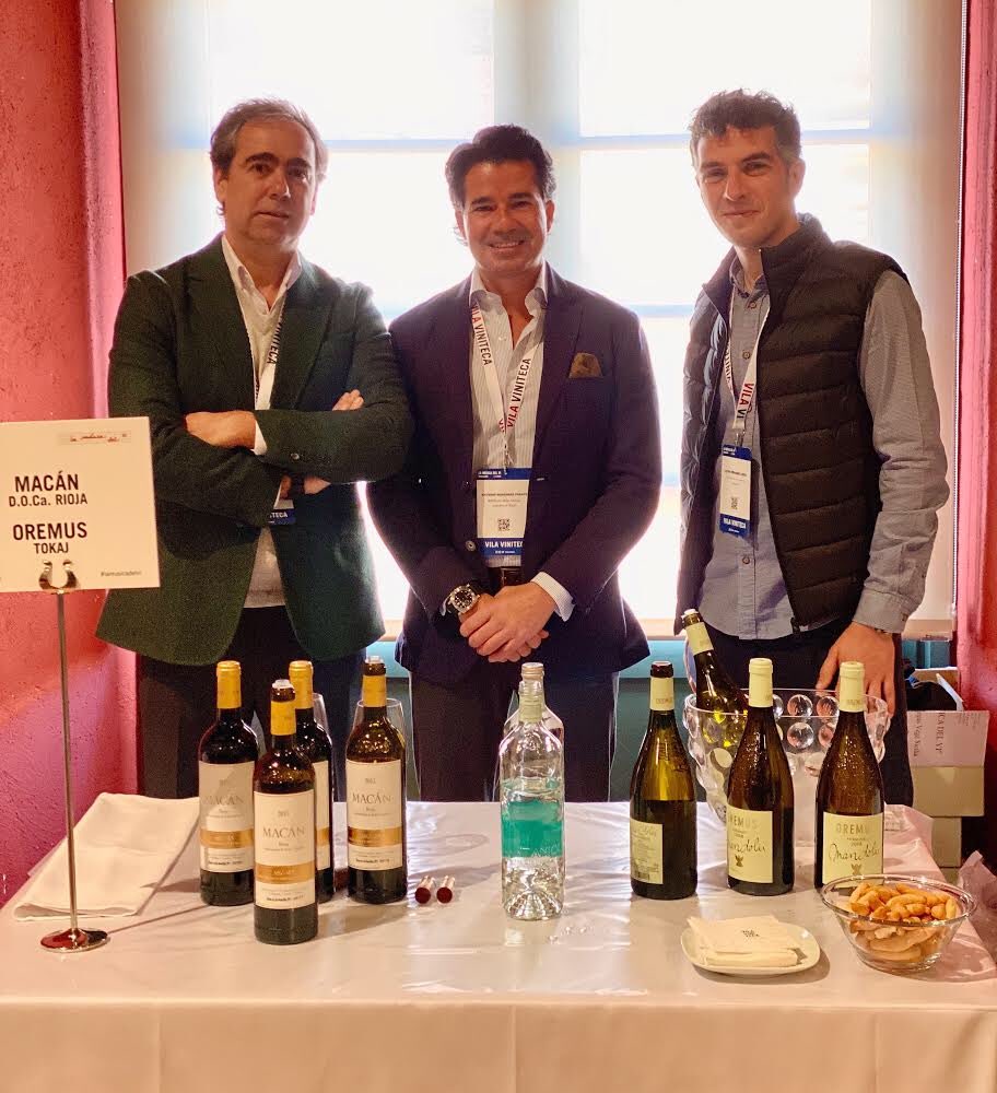 TVegaSicilia's tweet photo. La música del vino, una cata de lo más especial organizada por @Vilaviniteca en la que hemos estado hoy en #Barcelona con #Macán y #Mandolas
#Winelovers https://t.co/FHTsyDIgCh