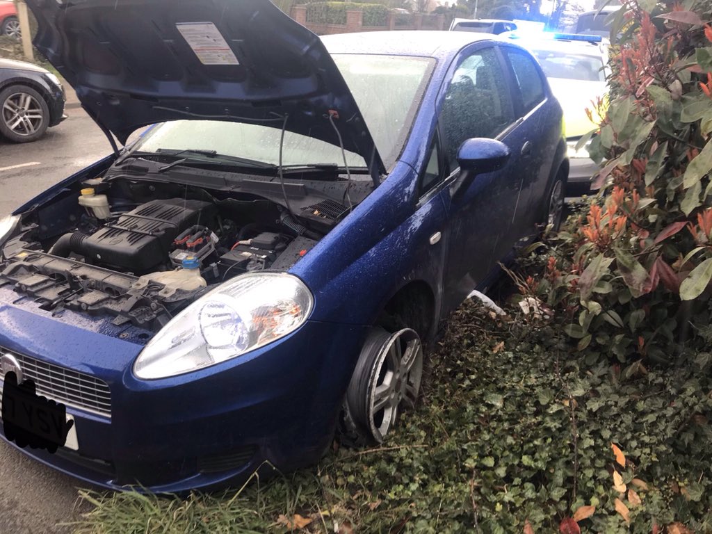 OPUWorcs's tweet photo. x2 pursuits in 5 minutes near to Cookley. Both stolen vehicles from separate burglary’s recovered and 2 arrested with @K999Cops @NWorcsCops #proactive #stinger 🦔 https://t.co/zsFqfkNM8X
