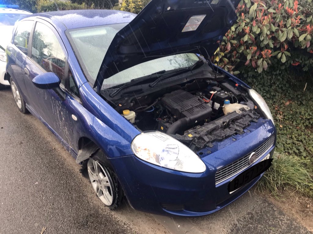 OPUWorcs's tweet photo. x2 pursuits in 5 minutes near to Cookley. Both stolen vehicles from separate burglary’s recovered and 2 arrested with @K999Cops @NWorcsCops #proactive #stinger 🦔 https://t.co/zsFqfkNM8X