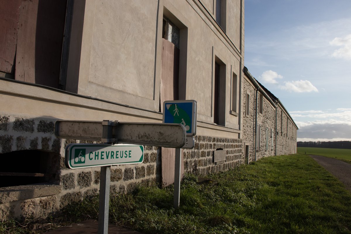 Renais_LMSD2020's tweet photo. #Beaurain offre une vaste surface immobilière, bien plus grande que le château de Chevreuse. Dans ses premières études, le @pnrchevreuse envisage d'occuper une partie des bâtiments. Charge à la commune d'aménager dans ses conditions les espaces restants. 💰💰💰💰 https://t.co/YgrLIJ8iQb