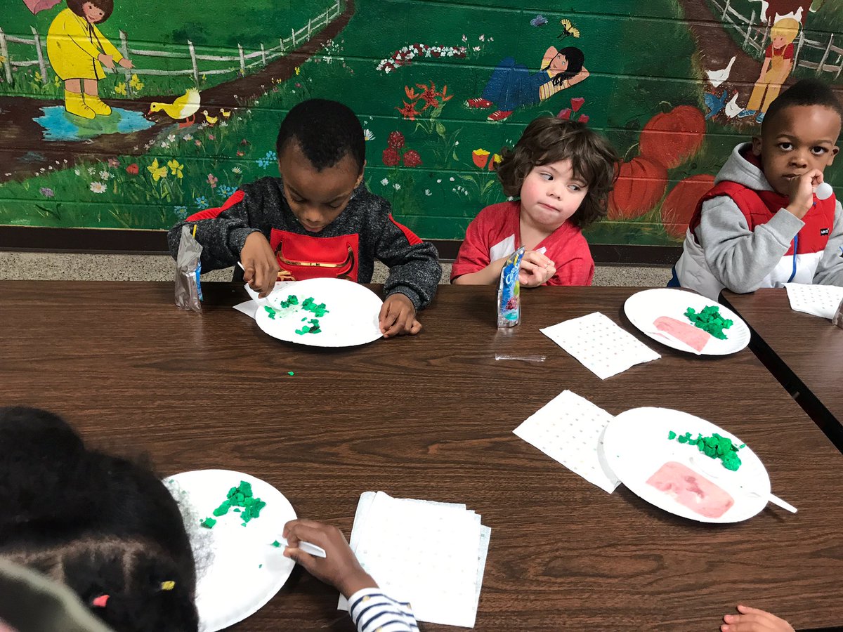 MrsTomlinsonsPK's tweet photo. Do you like green eggs and ham? We do! https://t.co/ZjkYPkD8Oh