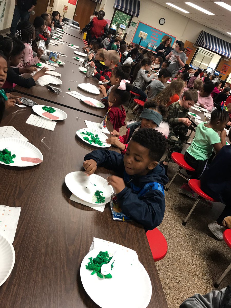 MrsTomlinsonsPK's tweet photo. Do you like green eggs and ham? We do! https://t.co/ZjkYPkD8Oh
