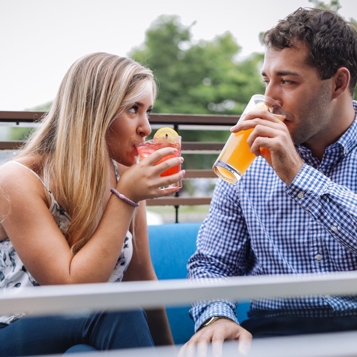 Time to shake off the Monday blahs. 🍹
#zinburger