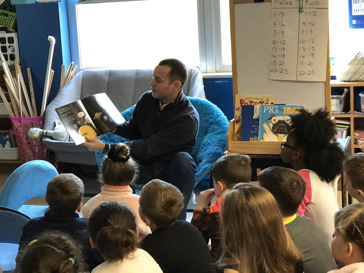 TeamMossRBE's tweet photo. We started off our Monday with a Mystery Reader & learned about the sun. What a great #cpsscience101. It connected to what we had learned in science! #rbereads #wearerbe #readweek https://t.co/ghLQv3F1uZ