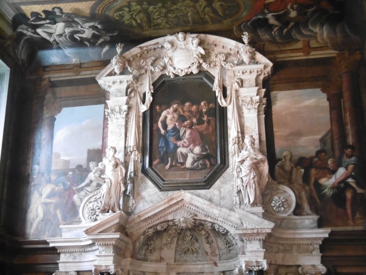 5thLackey's tweet photo. #Chatsworth #Derbyshire the #Chapel designed by #Talman, #DoubtingThomas by Verrio #Faith & #Justice by #Cibber #StBartholomewExquisitePain #Hirst https://t.co/aM1g3hdjtU