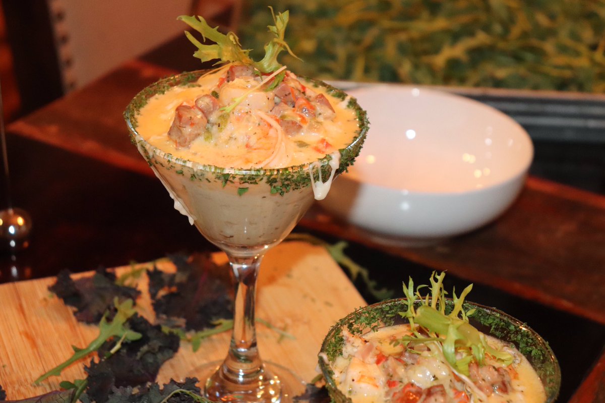 CAboveandbeyond's tweet photo. 📍The ladies loved my New Orleans-style Shrimp sauce &amp; 3-Cheese Grit Martinis #GirlsNight #Chefmarcus #Aboveandbeyond #Atlanta https://t.co/okGtcwcLcE