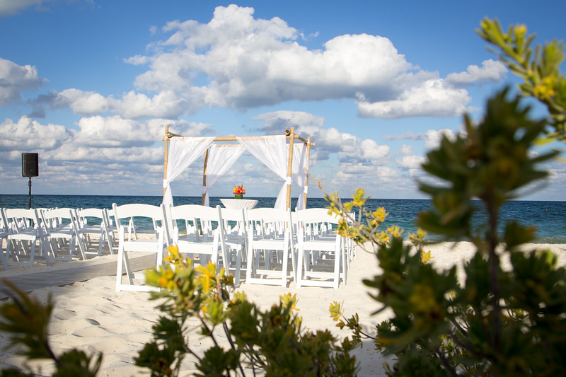 SecretsResorts's tweet photo. Say 'I Do' in paradise! If you're dreaming of a destination wedding, #SecretsPlayaMujeres is the ultimate place to celebrate your new life together with family and friends! #WeddingWednesday https://t.co/M7BZzs2F48 https://t.co/AXBZ2nyoGC