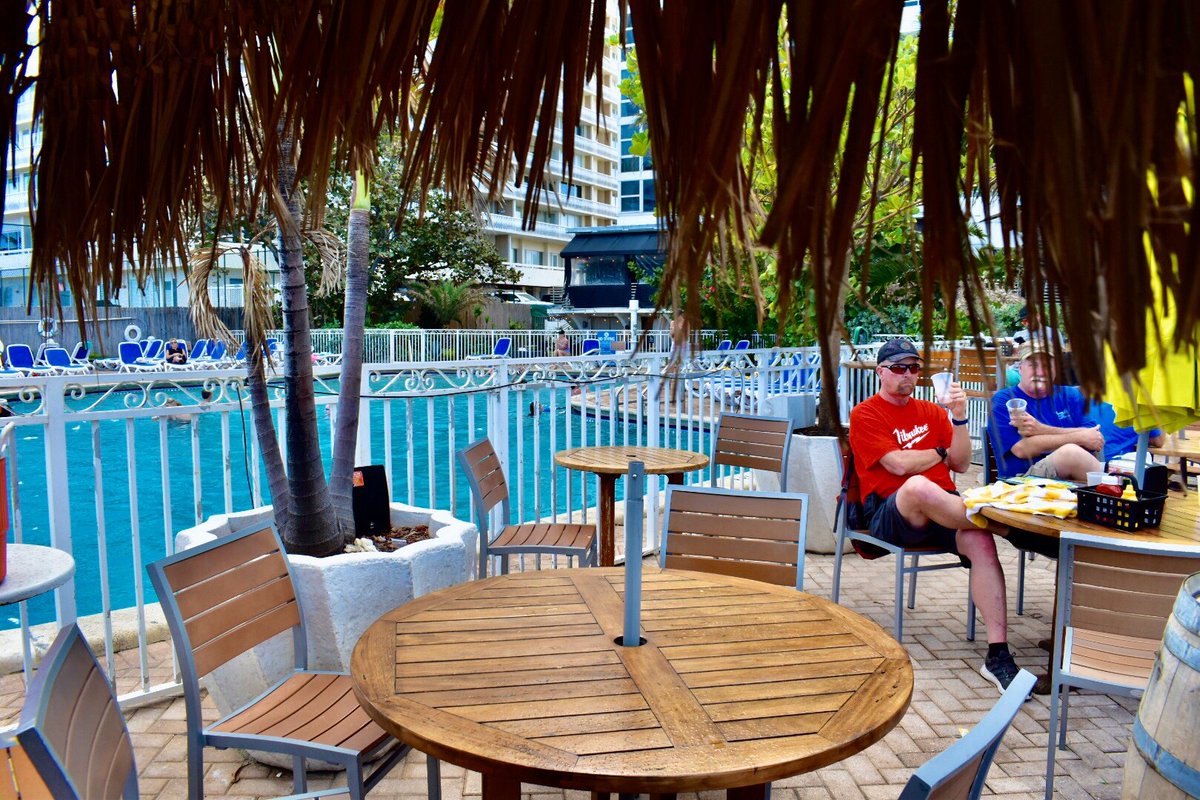 Oh, you know... just a casual Monday at the tiki bar. 😍

#FortLauderdale #FLB #FTL #GaltMile #FloridaVacations #FloridaLife