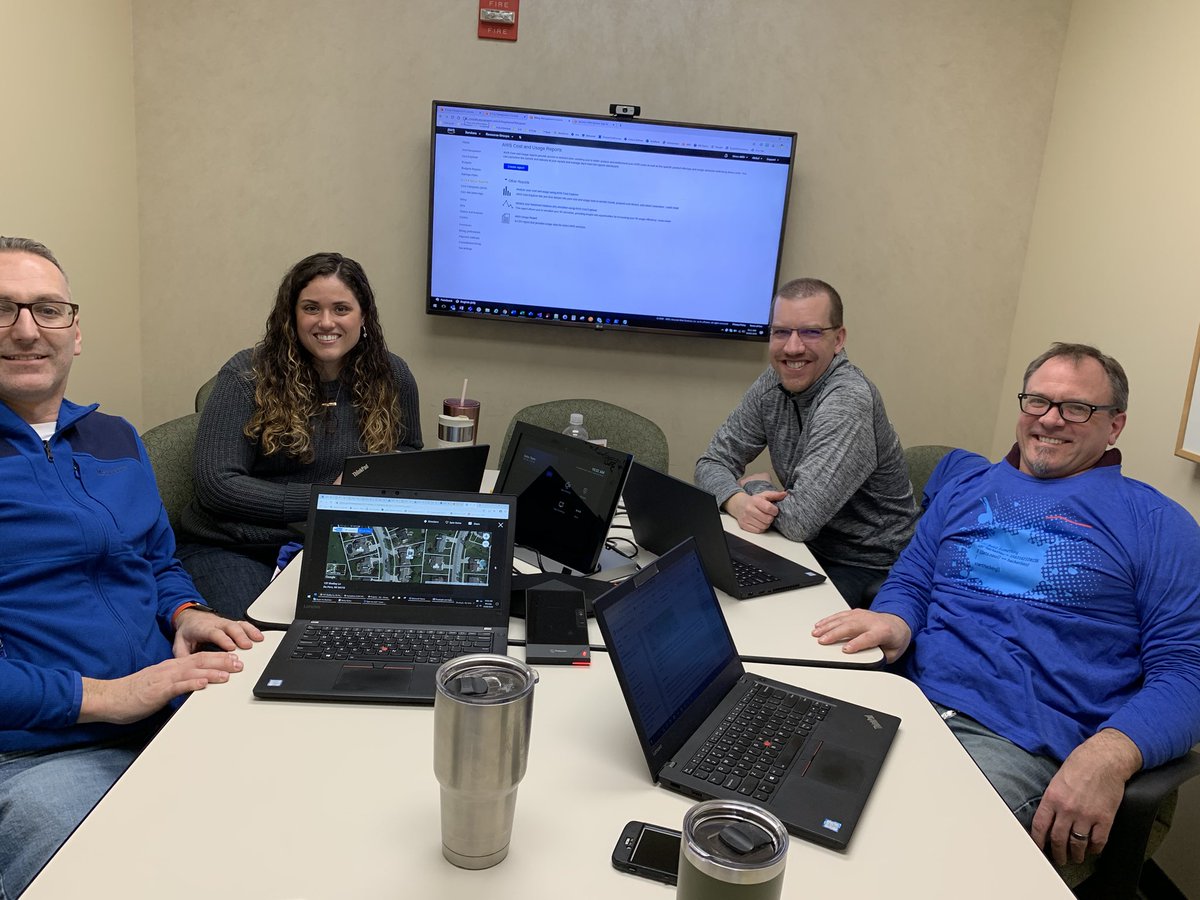 mkuphal's tweet image. 24 hours of @AmeripriseAH Hackathon has started!  Here are a few of the teams that are onsite today. #Innovate #TryNewStuff