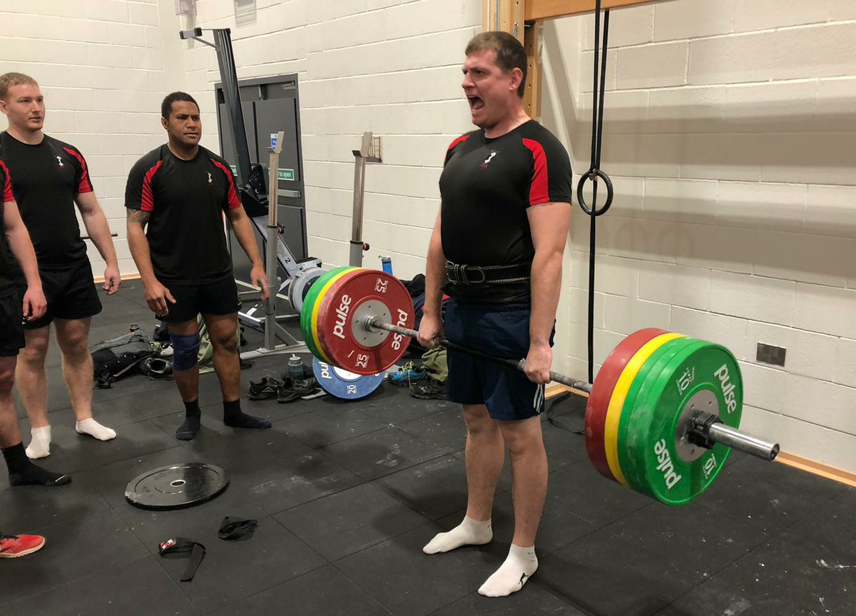 30armdengrsqn's tweet photo. Getting the lifts in during the CO's strongman competition this morning. You don't have to pull a face, but it helps. 💪 #maxeffort #sapperfit #livemovefight #followthesapper https://t.co/GaIk1Ga1Yz