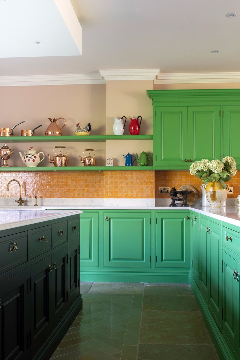 Beating those Monday blues with vibrant greens – our recently updated East Sussex project. We hope you like it. #kitchendesign #kitchenremodel #kitchendecor #colourfulhome #colorfulhome #interiordesign #home #homedecor #homedecoration #torinteriors #interiordesigneredward